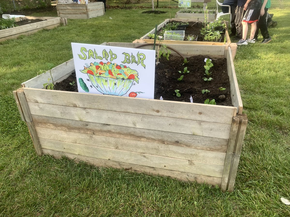 one_county's tweet photo. A fabulous time was had by all at yesterday's Open House and Plant Sale at our Common Grounds community garden. Visitors of all ages and backgrounds mingled, painted pots, slurped slush from the ice cream truck, and got their hands dirty.
#OneOceanCounty https://t.co/imF2yHnNvf