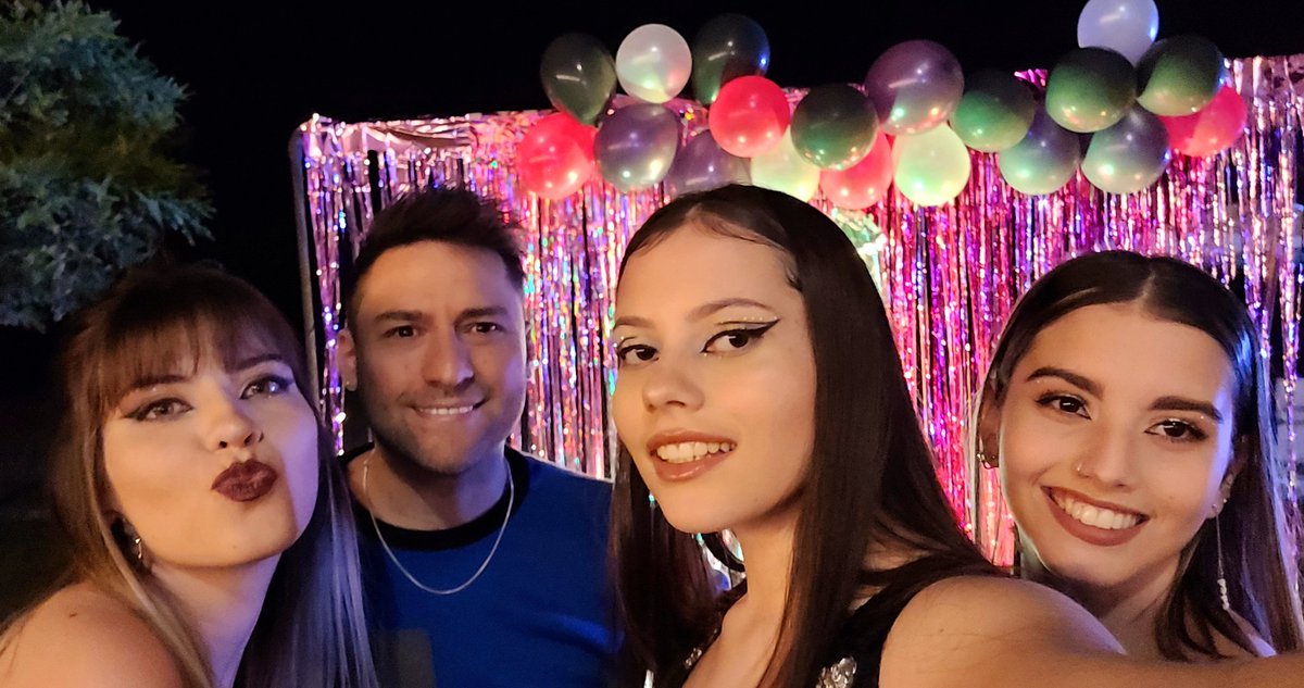 ttmthits's tweet photo. Noche #TotalmenteDeFiesta con Mari Baldiviezo en #MANANTIALES 

🎂🥂🥳🎤 https://t.co/eHVTsak8DJ