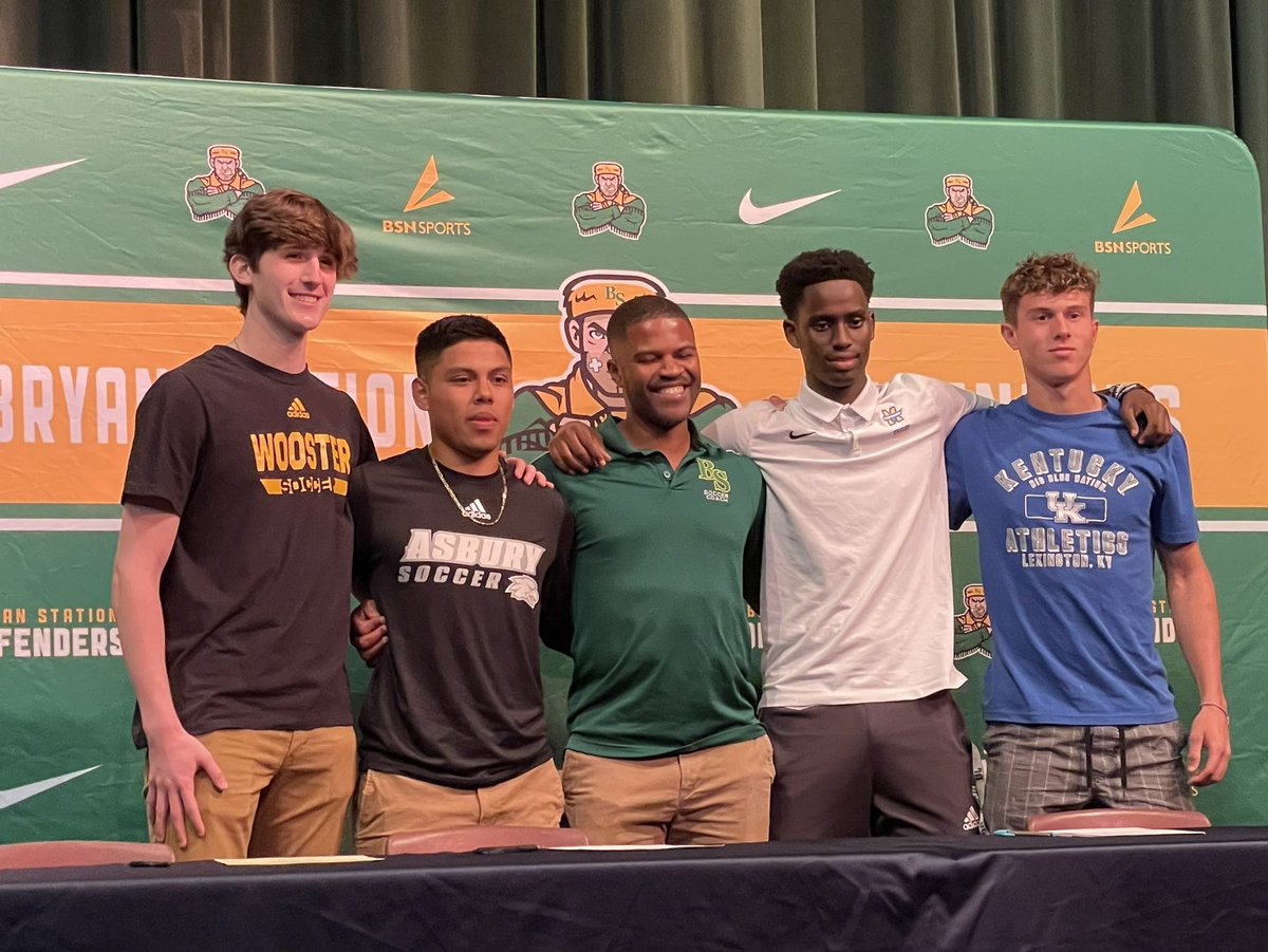 BSHSBSoccer's tweet photo. 💙💛💚 https://t.co/vGmlQ61Vka