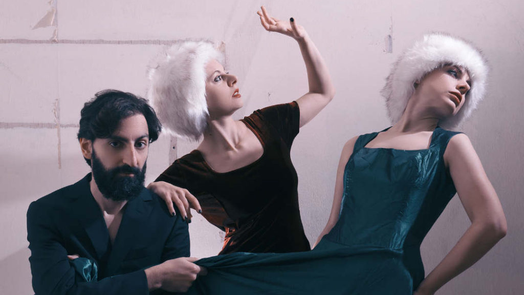 ShamelessPR_'s tweet photo. Roman #darkwave trio #VONAMOR @VonamorB chat with Argentina's @RevistaThe13th about having initial score inspiration, special tidbits about each track on their debut LP (out now via #TimetoKillRecords) and beyond ~ https://t.co/a6e4qqx2jn https://t.co/FK8xzEo1eg