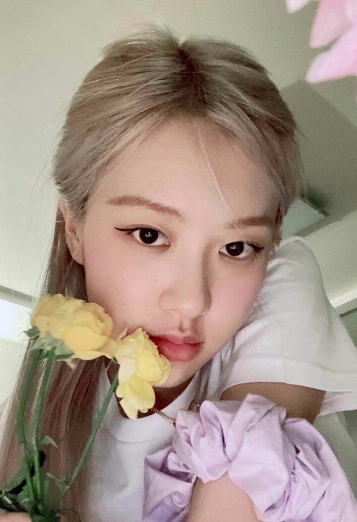 roseshourly's tweet photo. #로제 #ROSÉ https://t.co/jciNAPDeCi