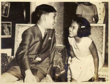 HupzdNM9qWxEwUq's tweet photo. ขอพระองค์ทรงพระเจริญ https://t.co/1eEyje4l1y