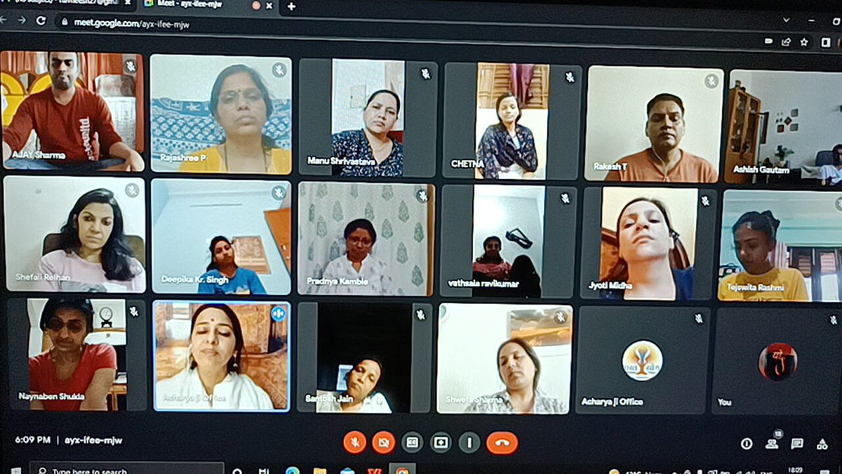 bharatyogaa's tweet photo. By the blessings of Vandaneeya Gurudev Swami Bharat Bhushan ji ,
200 Hour Online Yoga Instructor Course concluded in the divine presence of Shraddheya Guruji @APratishtha ji with a special thanks to chief course coordinator Yogacharya Navneesh Sharma ji and entire faculty https://t.co/JVz0gqCXYJ
