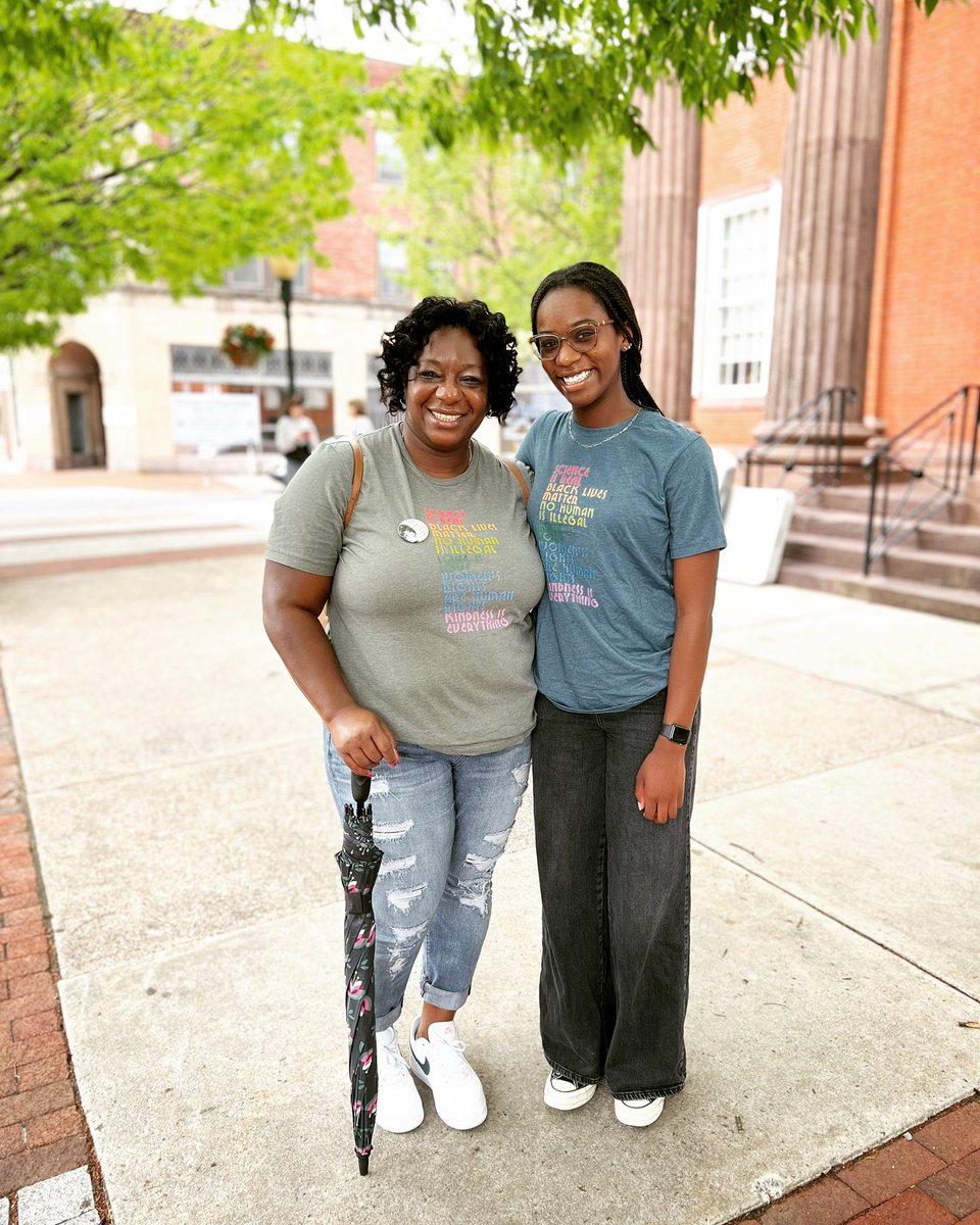 DrCMN's tweet photo. One day she will tell the story of how we fought for her rights as a woman #WomensRights #ProPatient  #BansOffOurBodies #BlackMedTwitter https://t.co/VRRyolWe7Z