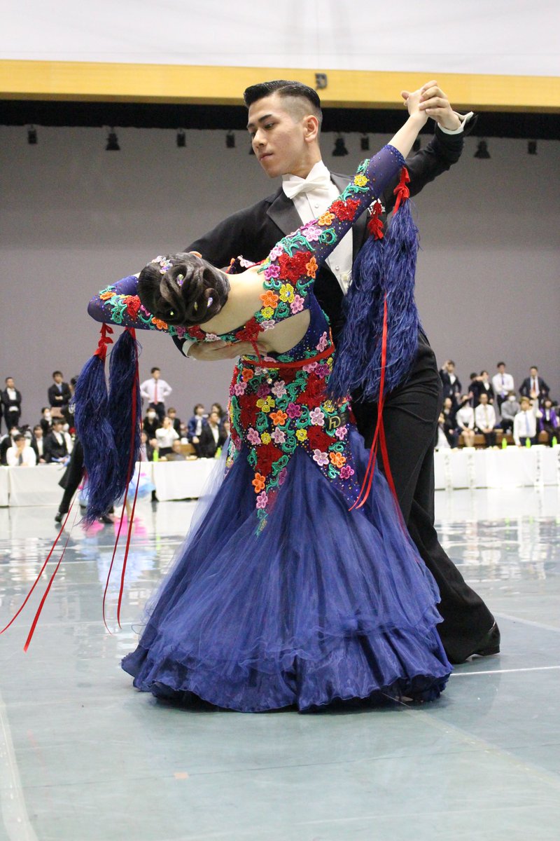 maho____m's tweet photo. 【#ドレスレンタル】
フラワードレス💐Felicia製
身長155～165cm（着用者155cm）

ネイビーの生地にカラフルなお花のモチーフが映える可愛らしいデザインのドレスです🤍

興味のある方はお気軽にDM下さい☺︎ https://t.co/SE7wgEdF7h