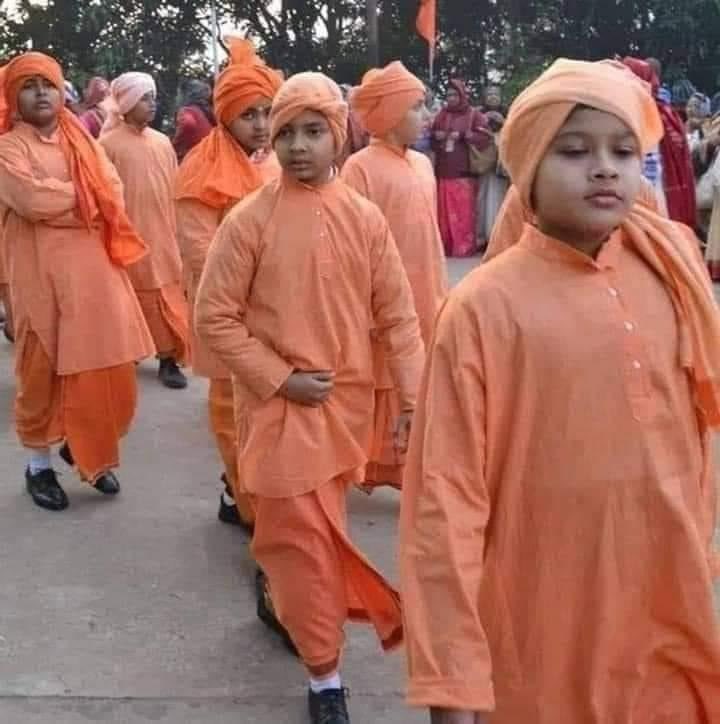 आर्य ही समाज की दिशा व दशा बदल सकता है। और जब जब देश में आर्यों की संख्या करोड़ों में रही तब तब हमने न मात्र अपने देश को अपितु पूरे विश्व को भी दिशा दी है।
#जय_आर्य
#जय_आर्यावर्त्त
<a href="/Arya__Sanjeev/">संजीव__आर्य(Acharya sanjeev_oficial)</a> <a href="/AcharyAshokPal/">आचार्य अशोक पाल</a>