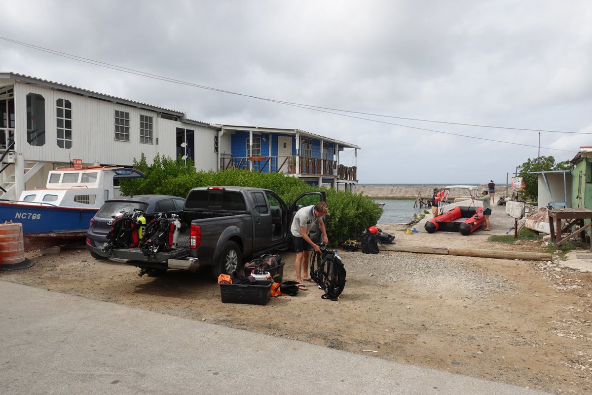 reefscapegenomx's tweet photo. Another productive day of reimaging shallow and #mesophotic monitoring plots in #curacao - this time at the "Water Factory" #curacao #casfieldnotes #HopeForReefs #carmabi https://t.co/4NnJMqNtKm