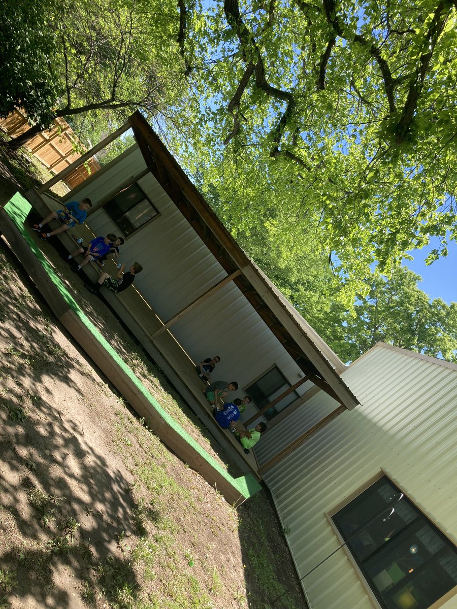 MrsNelson_34's tweet photo. Lunch in the WOLF space and ice cream from PTO in the afternoon! Great way to spend the last Monday as a 4th Grader! @WestyElemSchool https://t.co/fSBrcT5Kif