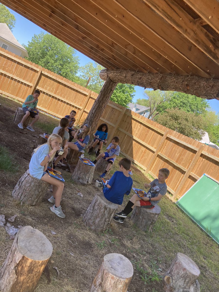 MrsNelson_34's tweet photo. Lunch in the WOLF space and ice cream from PTO in the afternoon! Great way to spend the last Monday as a 4th Grader! @WestyElemSchool https://t.co/fSBrcT5Kif