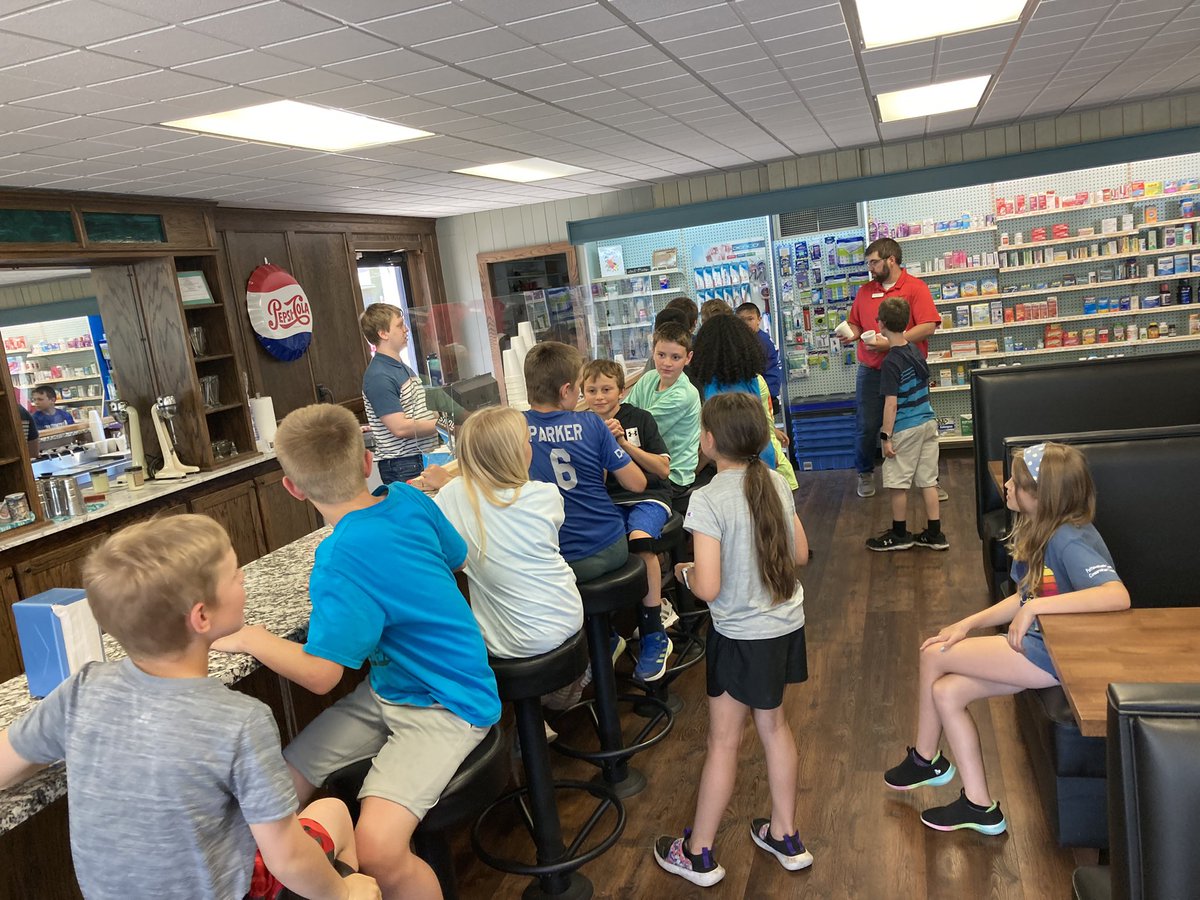 MrsNelson_34's tweet photo. Lunch in the WOLF space and ice cream from PTO in the afternoon! Great way to spend the last Monday as a 4th Grader! @WestyElemSchool https://t.co/fSBrcT5Kif