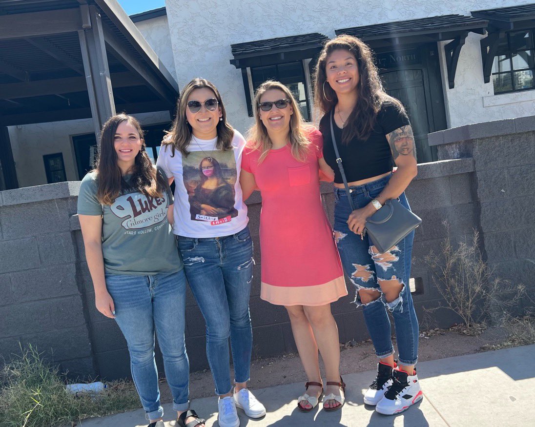 BustamanteCarla's tweet photo. Because 👩🏻👩🏼👩🏽Women in Baseball⚾️ are everywhere 🇲🇽 🇺🇸@SFGigantes  @SFGiants @LosGuardians @ClubNaranjeros, happy to finally meet you in person @jlw072 @excuseszero @mayrasalido #ageb https://t.co/oJbZBxHzee