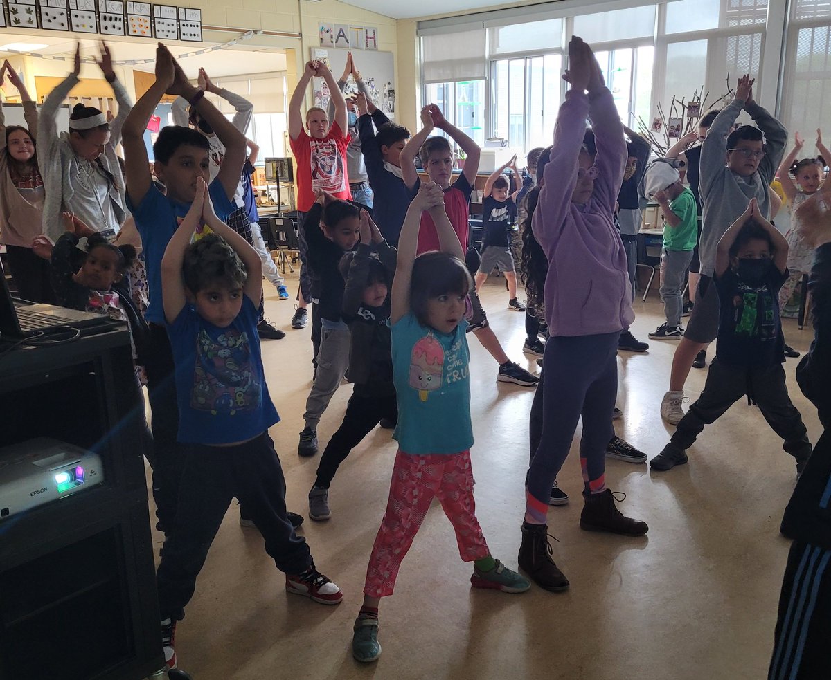 MrsBouwmeester's tweet photo. Kicked off #GECDSB #FitWeek with our buddies. Kindergarten and grade 5 classes came together to dance and do yoga! So much fun and a great way to start off Monday morning! @TeacherMrsBurke @JAMMustangs https://t.co/CoFjjQvIaz