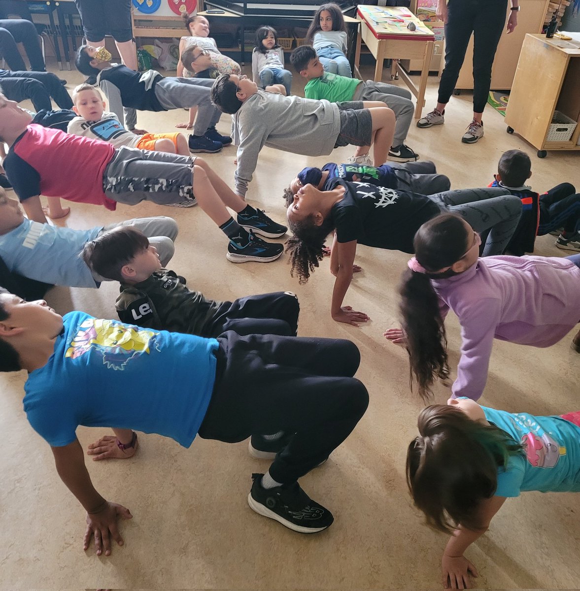 MrsBouwmeester's tweet photo. Kicked off #GECDSB #FitWeek with our buddies. Kindergarten and grade 5 classes came together to dance and do yoga! So much fun and a great way to start off Monday morning! @TeacherMrsBurke @JAMMustangs https://t.co/CoFjjQvIaz