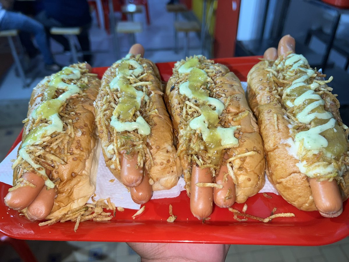 soypequenojuan's tweet photo. Gana esta Bandeja de perros calientes !! 

Serán 5 ganadores👌

Solo debes Dale retweet y responder con quien te lo comerías 😜😍   .

Ojo debes seguirnos 😏 ji jeño

#Montería https://t.co/SnjZBO2wIK
