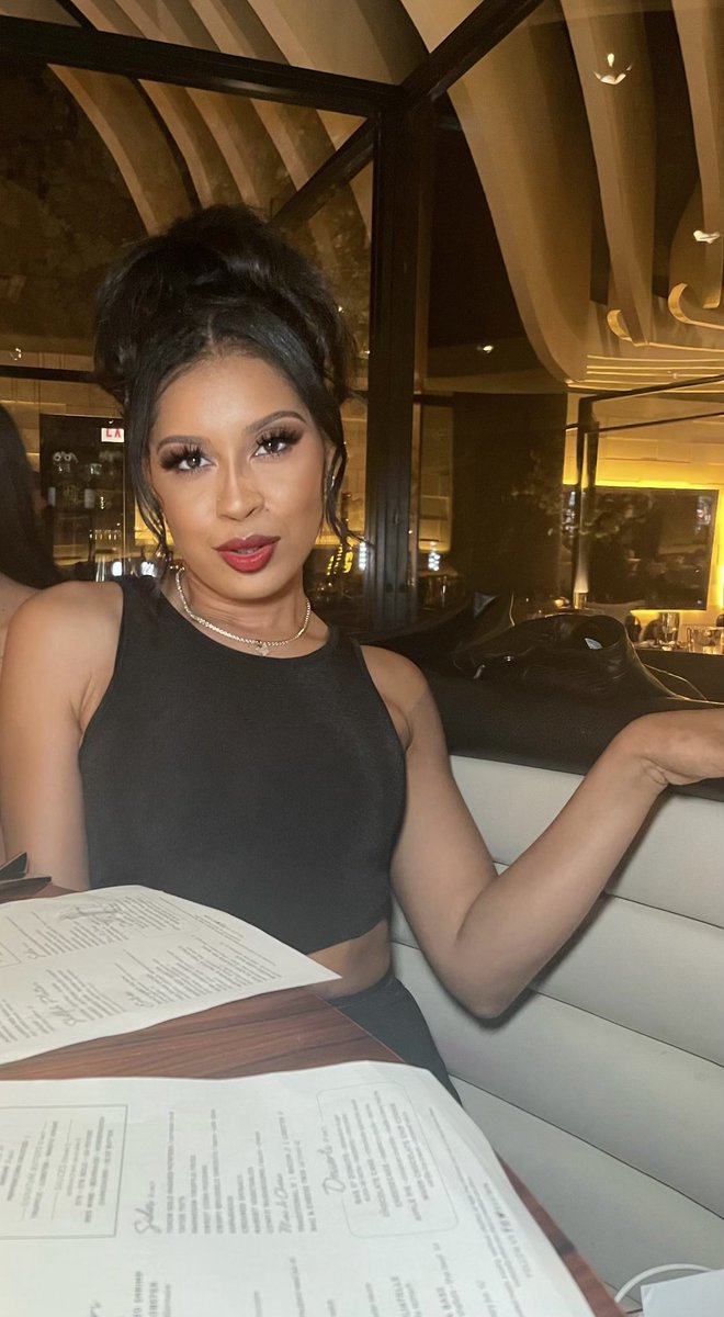 Ebony_Kiara's tweet photo. Wassuuppp baby take me out dinner 🍽 💋 #stkchicago https://t.co/UIPmJ2p1QY