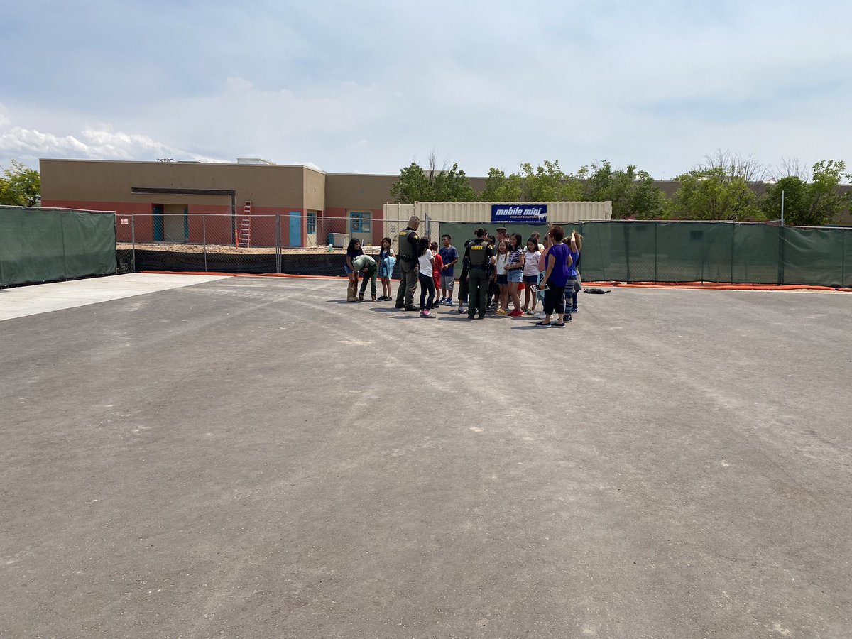 Thank you to the Eat Smart to Play Hard organization. Our scholars had a great time playing games and meeting United soccer players. Thank you for visiting! ⚽️🍏🍉🍇🍐🍍<a href="/SalazarAPSz2/">APSSalazar</a> @Zone2Assoc8
