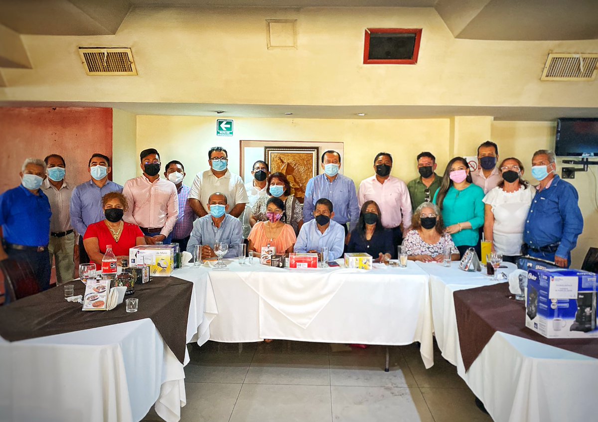 JavSaldana's tweet photo. Muchas gracias maestros y maestras de Arquitectura, Prepa 46 y Cultura Física y Deportes por invitarme a pasar un momento con ustedes por motivo del día del maestro. https://t.co/lmyqE71yZO
