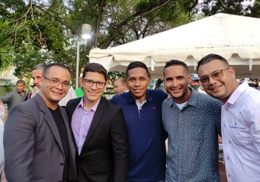 DarwinLandaeta2's tweet photo. Felicidades al comisionado jefe Rigmar Borjas, nuevo director de @Impol_Lags
¡Hagamos de #Lagunillas el municipio más seguro!
#Polilagunillas
#CiudadOjeda
#Seguridad
#16Mayo
#Luned https://t.co/AL5B9MRS7o