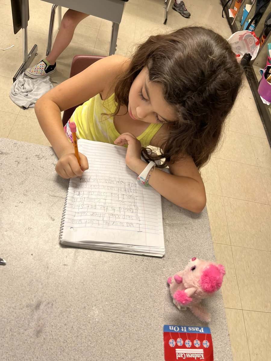 BloomMsDavis's tweet photo. You all!!!! Stuffed animal day was a HUGE success with some AMAZING writing pieces! I was blown away 🤯😍 ✍️ #bloomingauthors @BloomBulldogs @inbloomlibrary https://t.co/D8g8p6TrwE
