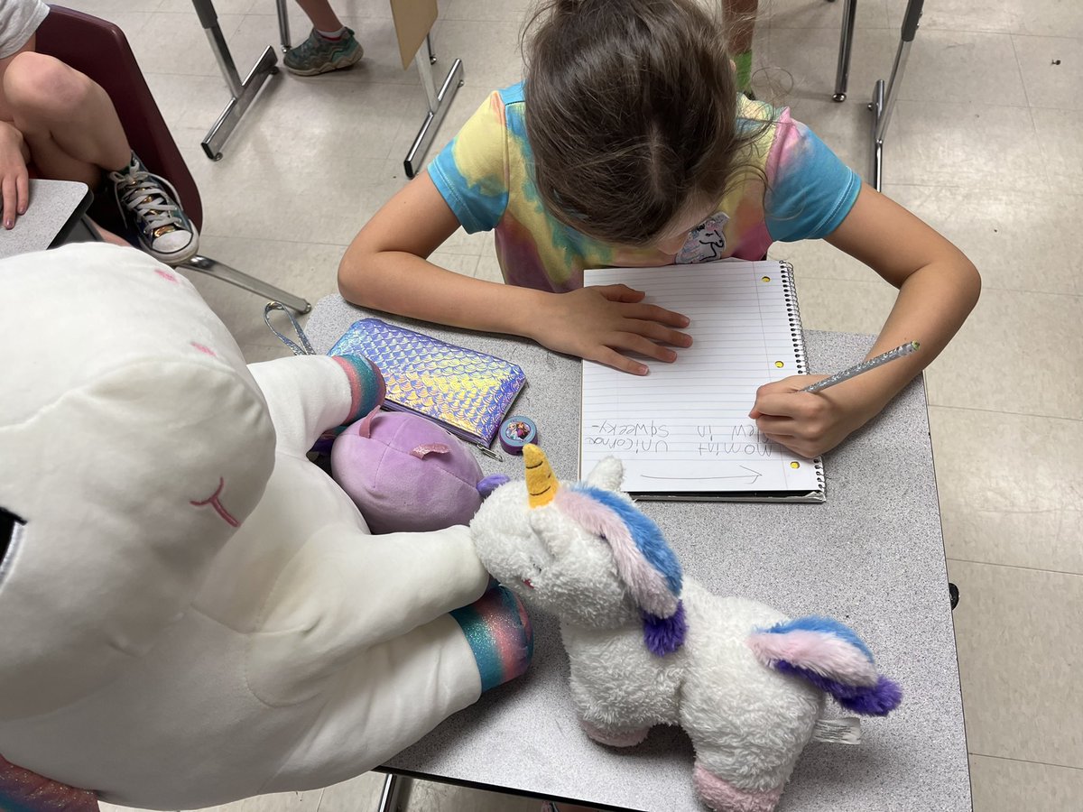 BloomMsDavis's tweet photo. You all!!!! Stuffed animal day was a HUGE success with some AMAZING writing pieces! I was blown away 🤯😍 ✍️ #bloomingauthors @BloomBulldogs @inbloomlibrary https://t.co/D8g8p6TrwE