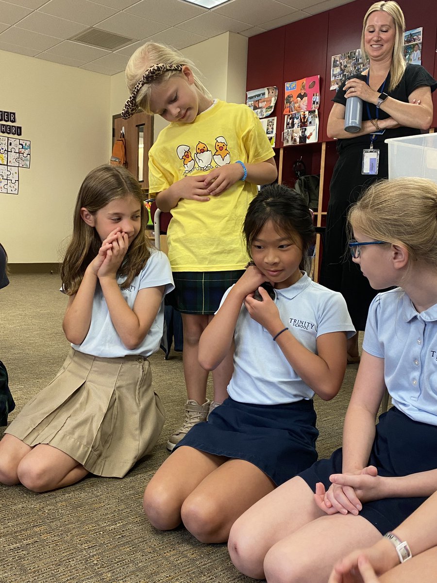 Overly4thgrade's tweet photo. We absolutely loved our visit with the CHICKmasters from @shauncmccarthy Kindergarten class. We learned so much and had a morning full of chick cuddles. #trinitylearns https://t.co/dCG4fnT1z4