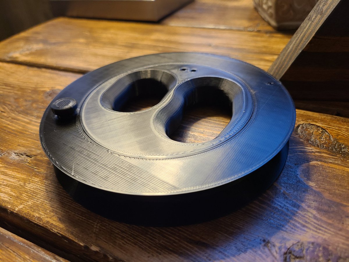 3dprintingjoey's tweet photo. Another practical print done! This is a kite string winder that is a print in place design. It came out perfect and works just as I wanted it to! Printed on the #Ender2Pro #3Dprinting https://t.co/TEYhByo7tq
