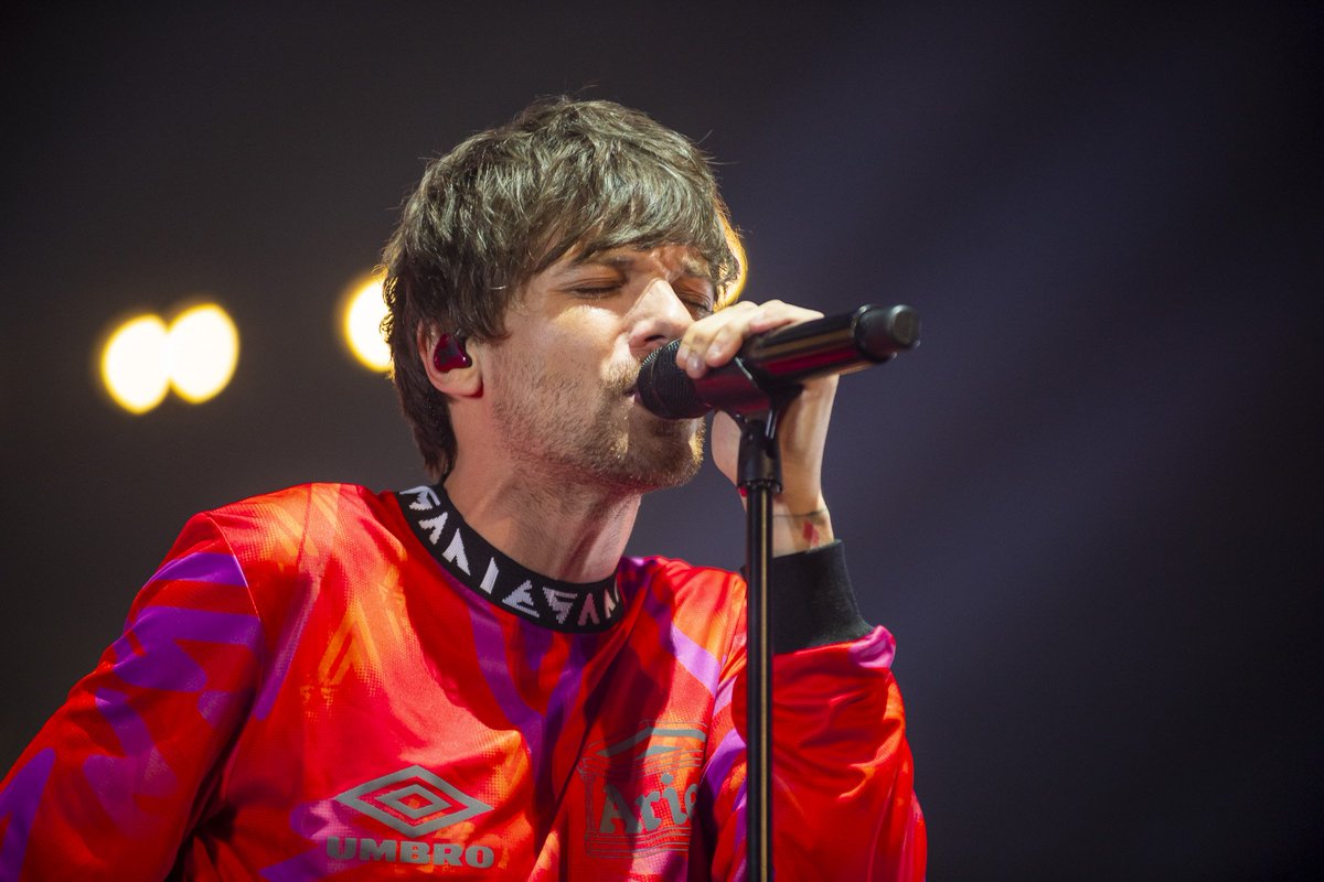 Sun_louT28's tweet photo. Perfección es la palabra y Louis Tomlinson la definición https://t.co/0g26wxfhFM
