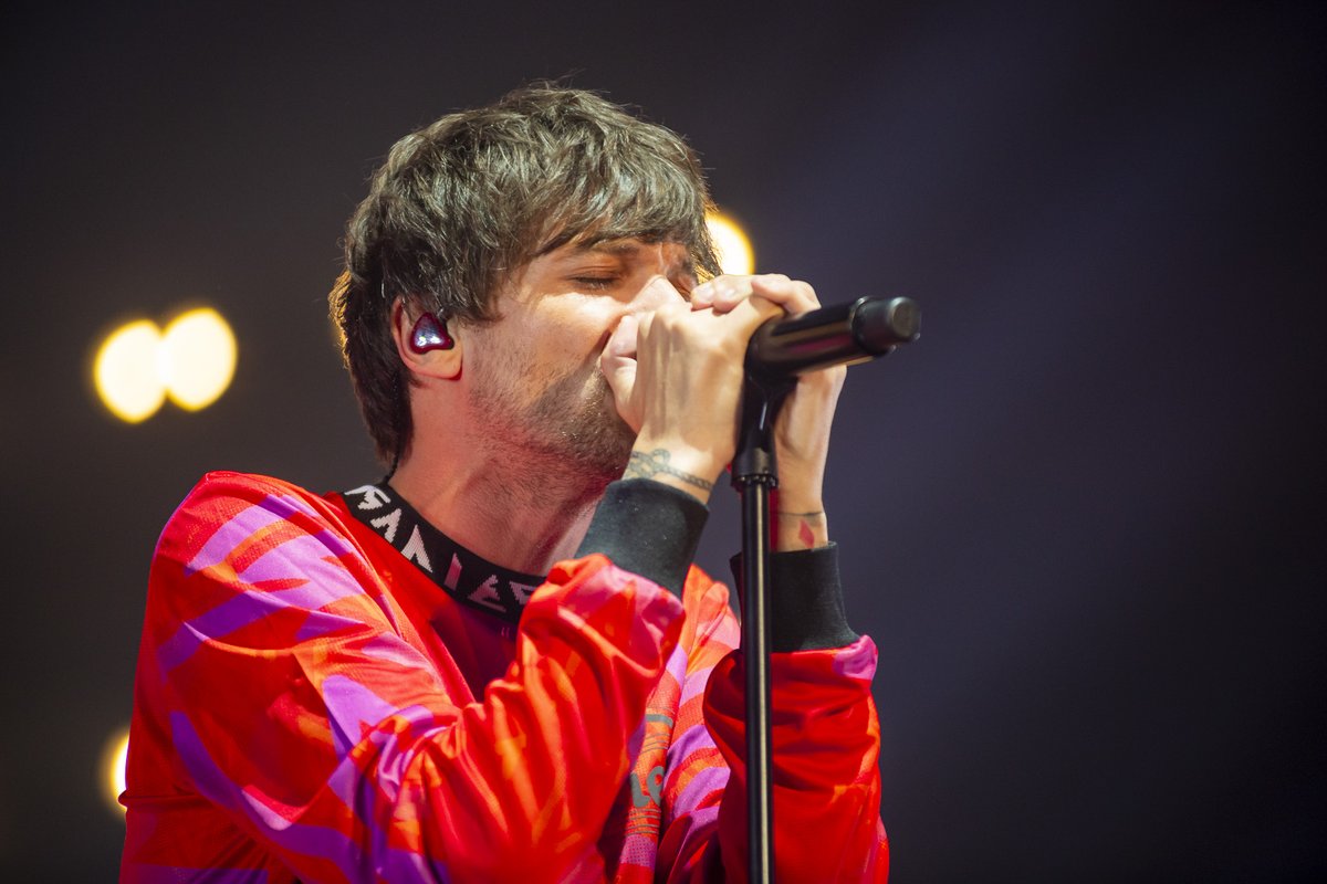 Sun_louT28's tweet photo. Perfección es la palabra y Louis Tomlinson la definición https://t.co/0g26wxfhFM