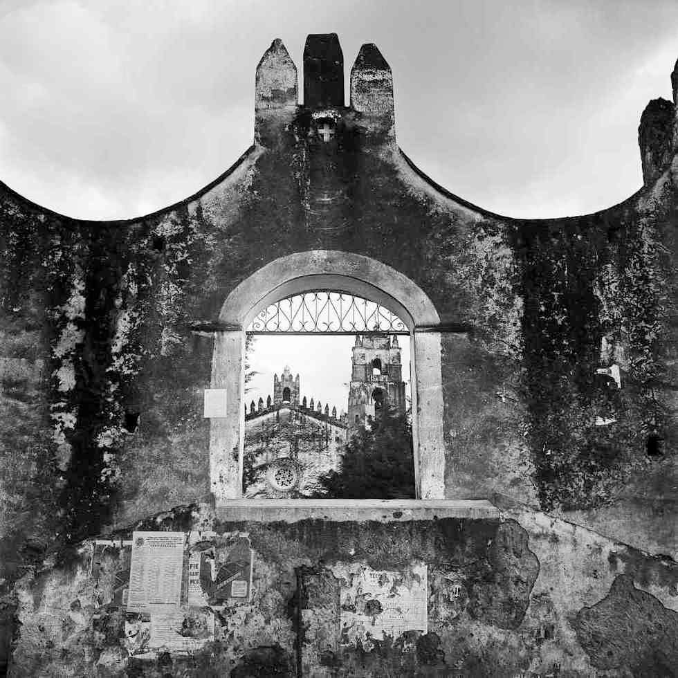 ArenaLuminosa's tweet photo. Juan Rulfo fue un gran fotógrafo 💛 recorriendo México como montañista. En estos viajes generó un acervo de más de 6000 fotografías.

Muchas de ellos son de arquitectura, disciplina de la que fue gran conocedor. https://t.co/ZjZAnauJig