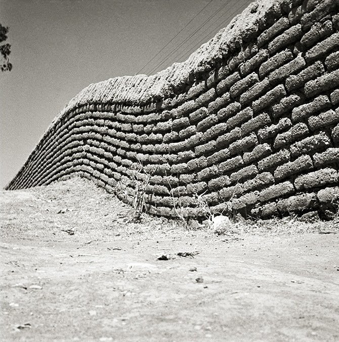 ArenaLuminosa's tweet photo. Juan Rulfo fue un gran fotógrafo 💛 recorriendo México como montañista. En estos viajes generó un acervo de más de 6000 fotografías.

Muchas de ellos son de arquitectura, disciplina de la que fue gran conocedor. https://t.co/ZjZAnauJig