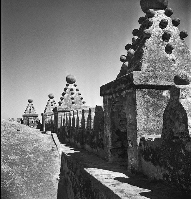 ArenaLuminosa's tweet photo. Juan Rulfo fue un gran fotógrafo 💛 recorriendo México como montañista. En estos viajes generó un acervo de más de 6000 fotografías.

Muchas de ellos son de arquitectura, disciplina de la que fue gran conocedor. https://t.co/ZjZAnauJig