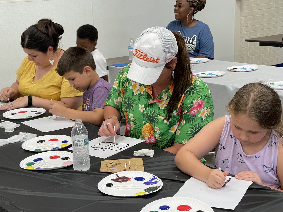 Choosin_Happy's tweet photo. Great family engagement event at The Trout Clubhouse hosted by Krystal Garcia! Students and parents enjoyed the art project! #WeRiseLP #TroutTribe @TeamLufkinISD https://t.co/fPCRnKP6EO