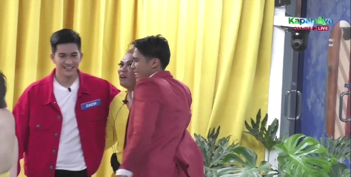 cicicrojo's tweet photo. Hindi naman masyadong kinikilig si Brenda kina Zach at Michael Ver. Nakakatuwa silang dalawa ni Madam Inutz.
#PBBComebackHMs #TeamSamantha #TeamStephanie #TeamNathan #TeamZach #TeamRob #TeamMichael #TeamAnji https://t.co/QxXWJNu2nv