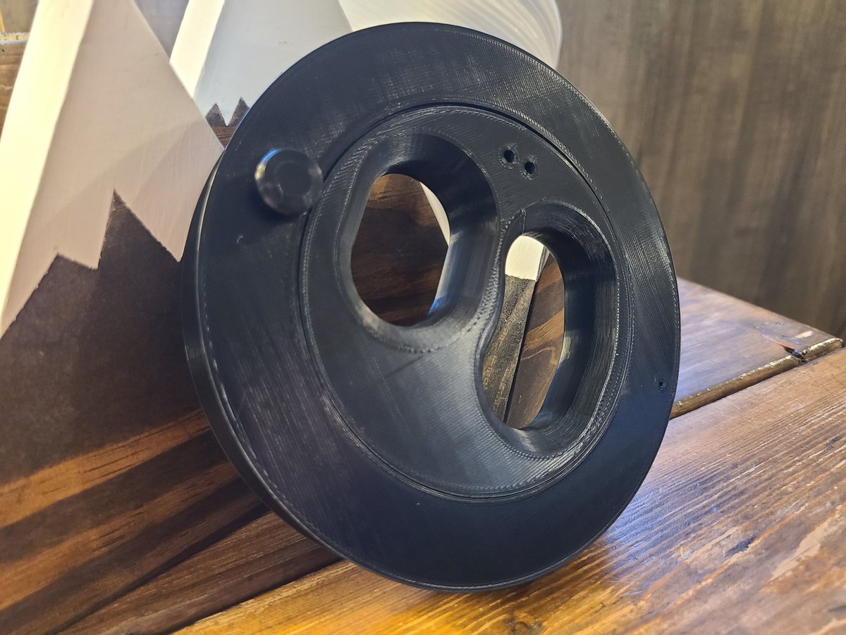 3dprintingjoey's tweet photo. Another practical print done! This is a kite string winder that is a print in place design. It came out perfect and works just as I wanted it to! Printed on the #Ender2Pro #3Dprinting https://t.co/TEYhByo7tq