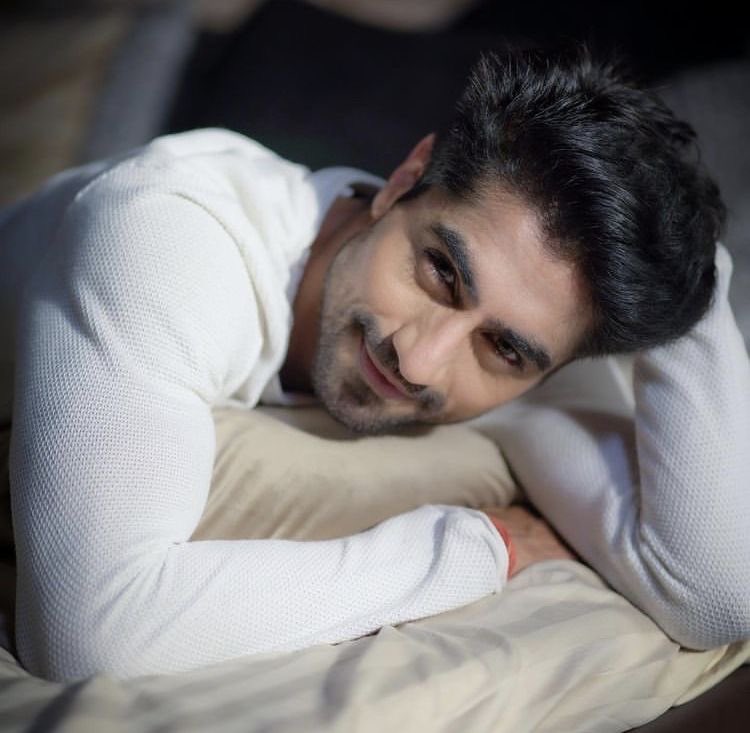 \" Chaand se bhi zyaada sohna mukhda tera , dekhte hi dil yeh slip ho gaya    HAPPY BIRTHDAY HARSHAD CHOPDA 