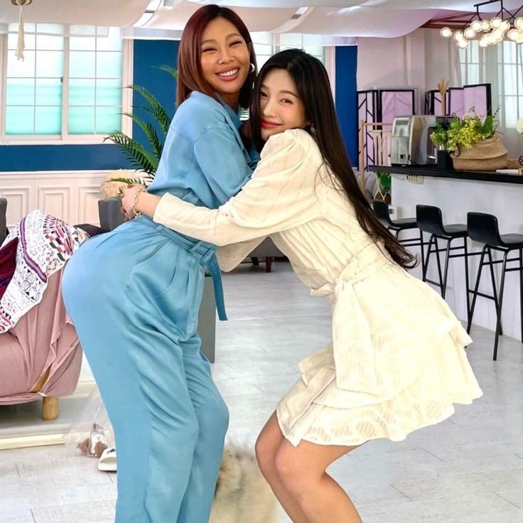 joyxgallery's tweet photo. 💙🤍 https://t.co/EMyzPUpXKO