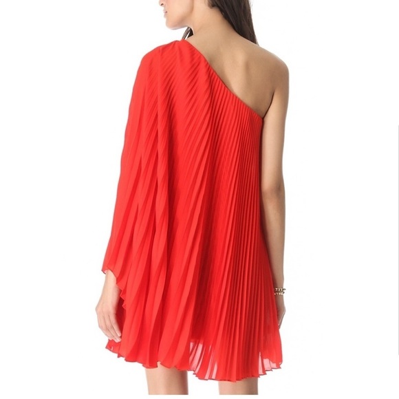 momgenreviews's tweet photo. So good I had to share! Check out all the items I'm loving on @Poshmarkapp #poshmark #fashion #style #shopmycloset #milly #hm #cupio: https://t.co/4RdOJGRSlb https://t.co/yKwVYMTbjW