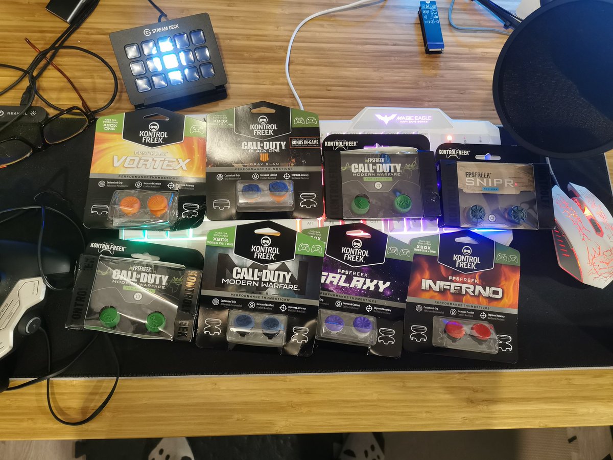 TheThurston13's tweet photo. I'm gonna be giving some of these @KontrolFreek's away to you my awesome followers. Let me know whether you're on @PlayStation or @Xbox! I'll put whoever likes this tweet into a randomizer and announce the winner on this week's stream! Good luck! #kontrolfreeks #fixyouraim https://t.co/ERs09x5lHt