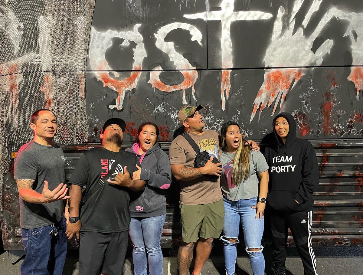 ghostbushawaii's tweet photo. Our scared victims 😱 Come join the fun😈
Mon-Fri @marriottwaikiki 
Sat-Sun @windwardmall 

#ghostbushawaii #hawaiitour #japanesehorror #waikikihawaii #oahuhawaii #marriottwaikiki #windwardmall #hauntedbus #thingstodoinhawaii #yearroundattraction https://t.co/nmamnfaRvQ