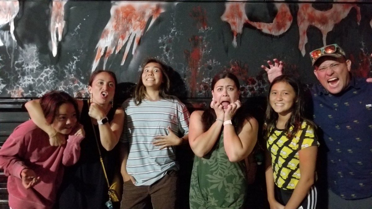 ghostbushawaii's tweet photo. Our scared victims 😱 Come join the fun😈
Mon-Fri @marriottwaikiki 
Sat-Sun @windwardmall 

#ghostbushawaii #hawaiitour #japanesehorror #waikikihawaii #oahuhawaii #marriottwaikiki #windwardmall #hauntedbus #thingstodoinhawaii #yearroundattraction https://t.co/nmamnfaRvQ