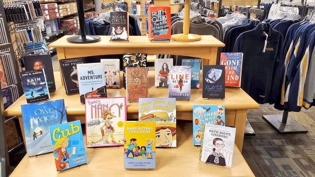 jessphoenix2018's tweet photo. Never thought I'd see my book sitting on a table at my alma mater @smithcollege next to Sylvia Plath, @GloriaSteinem, @Piper, @ozekiland and Margaret Mitchell. 🤯 

Weirdly enough, mine is the only one with lava on the cover. 🌋

#MsAdventure https://t.co/pI7tJSbXaw