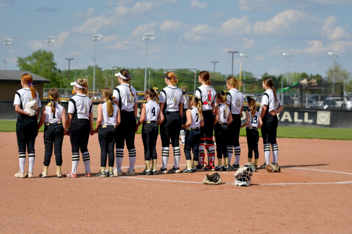 slmuffler's tweet photo. 🖤💛 ”Two” cute! 🖤💛 

The Mt.Vernon travel softball team joined our Varsity girls tonight! Another neat experience for these Marauders! 🥎🖤💛 #WeRMV @mvmarauders https://t.co/KFFd3R8u3z