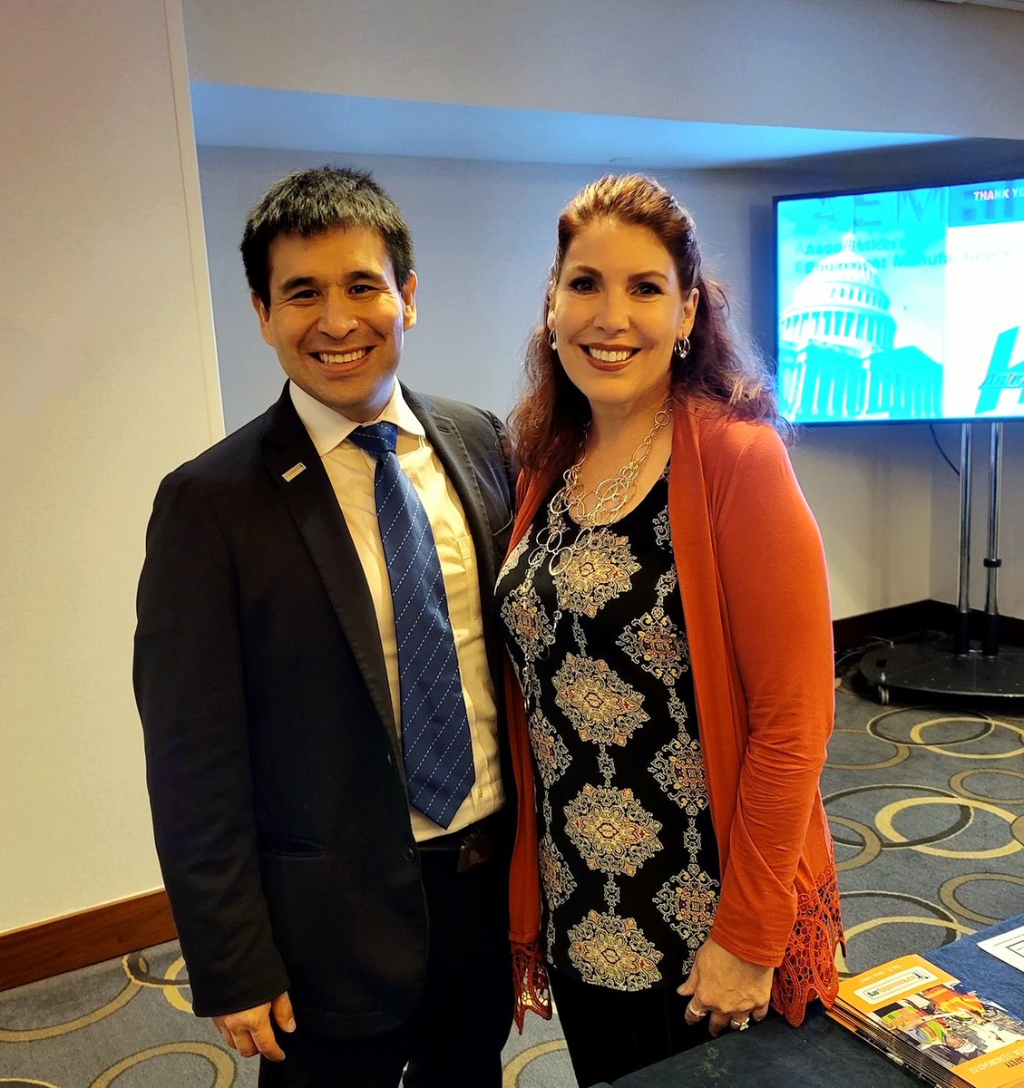 TiffanyEngr's tweet photo. I am excited to be back in D.C. for the #TCCFlyIn. Great to see my friend, @bravo_ozzy!
#Transportation #Construction #Contractors #Materials #HighwaysProjects #CivilEngineering #Advocacy
@AGCofA https://t.co/8KwP3jdDq2