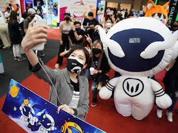 mild_panassayal's tweet photo. What happened in crypto expo, stays in crypto expo 👀😜 
.
GM #MetaWardenNFT

 #วันนี้เด้นไปไหน ไปเจอฝรั่งงงง!!! รอดูคลิปนาจา https://t.co/UJP56uAsWP