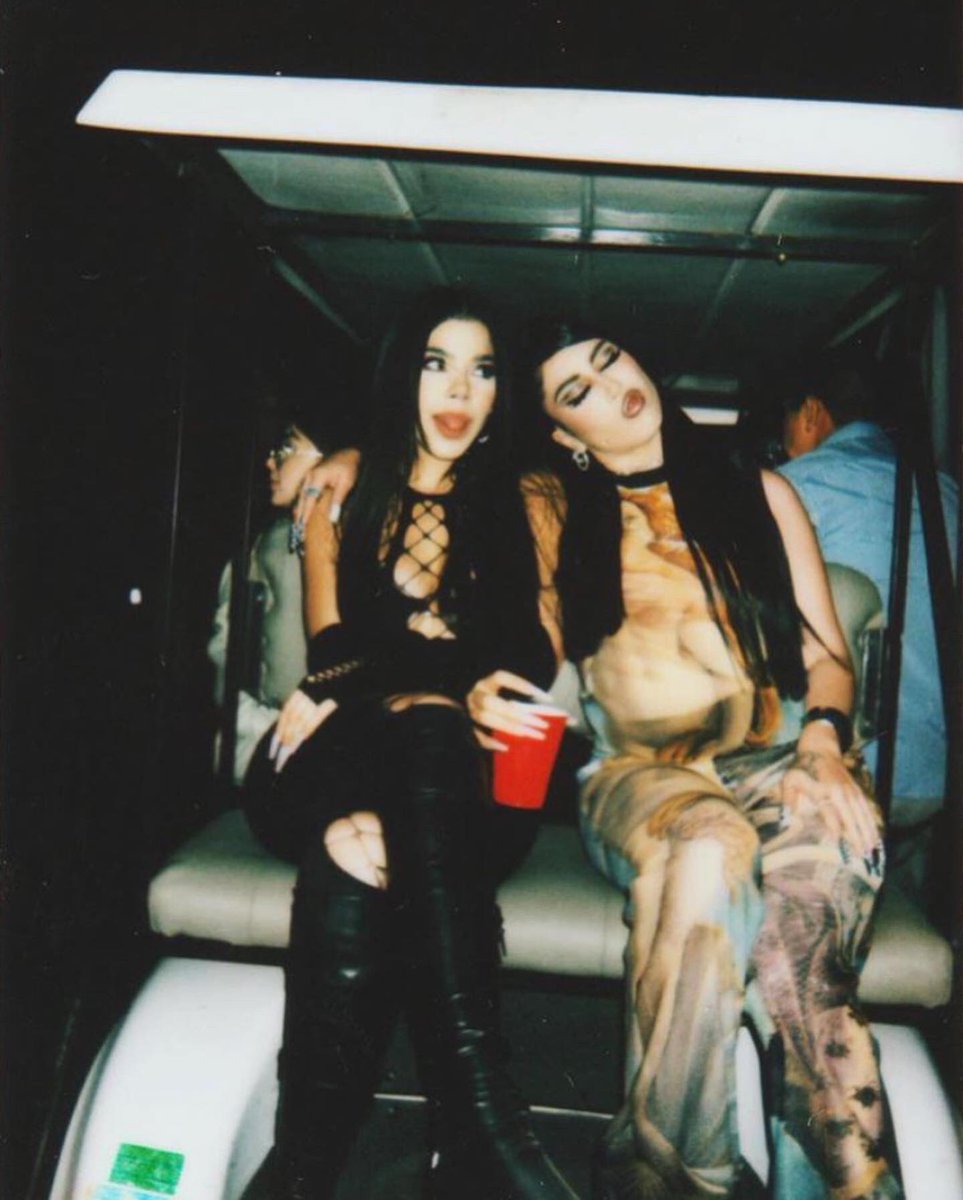KaliUchisInfo's tweet photo. No thoughts Just Kali uchis and Kenia Os 🇨🇴🇲🇽🧚‍♀️🧚‍♀️ https://t.co/2hIkmfrm0d