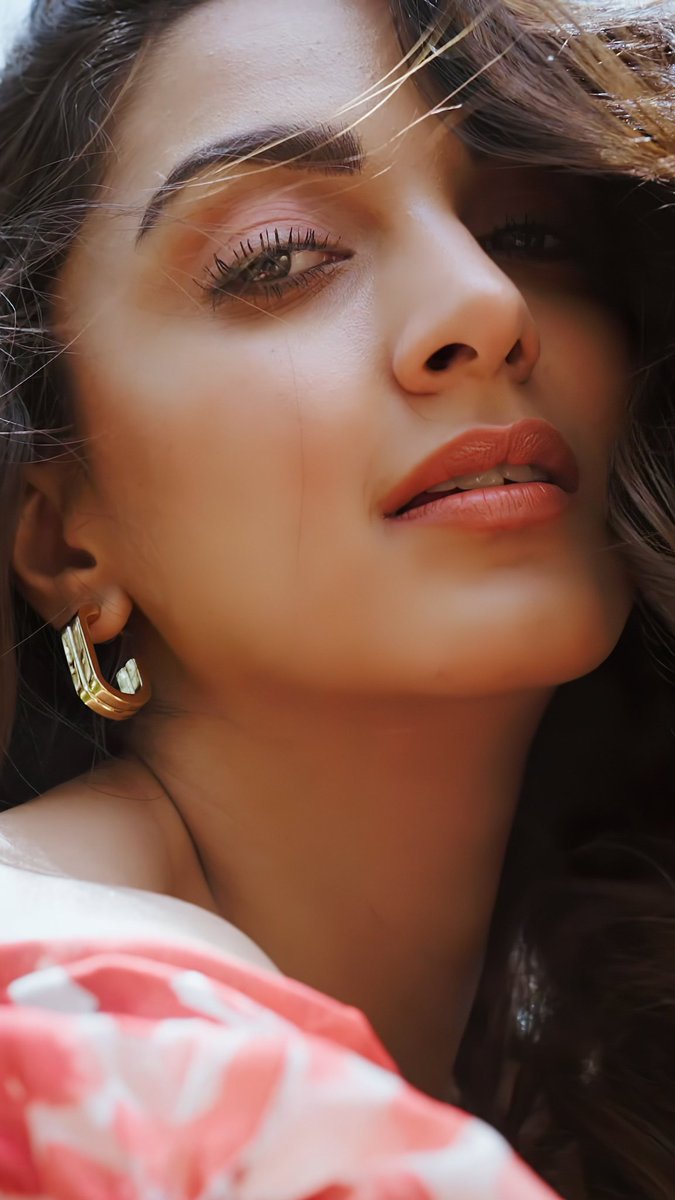 Kiarastann's tweet photo. Appreciate This Perfection ❤️ #KiaraAdvani https://t.co/1DRLu6NebJ