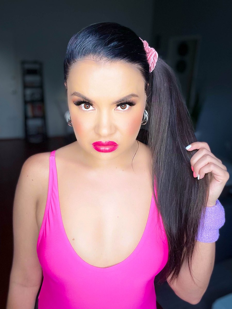 ShaunaBaker's tweet image. Doing 50 squats or 50 ab workouts for every 10 subscribers on #twitch right now! I'm live now. twitch.tv/ShaunaBaker #NativeGamer #NativeStreamer