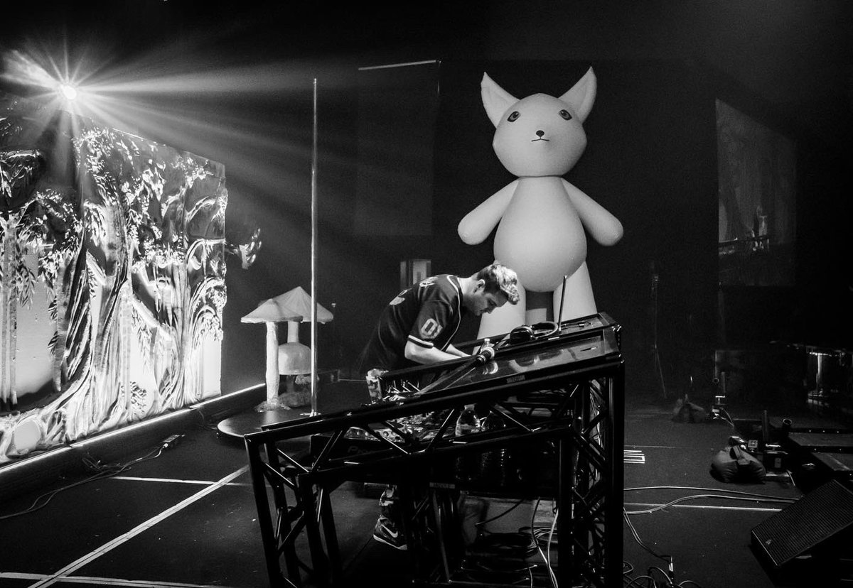 VisualsMjs's tweet photo. Loved working with @RazrSkarr  at FWA 2022 🤟🏻📸 #rave #trap #furry #furryfandom #FWA2022 https://t.co/Q4Jd3LOqLm