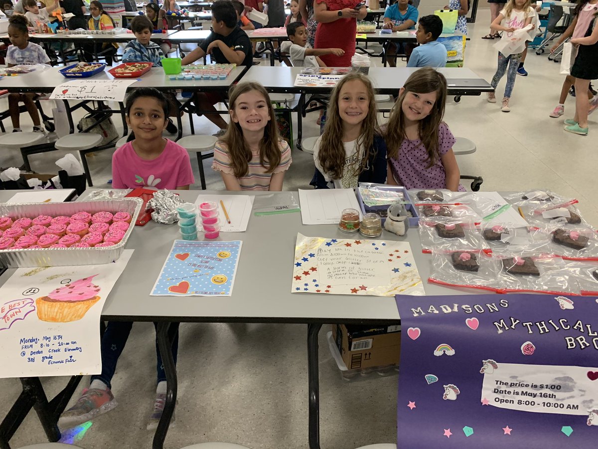 MrsFreeman3rd's tweet photo. Third grade did an amazing job selling their products at the economics fair!! They are so creative! @DCEtrailblazers https://t.co/UIVwjcnHxO