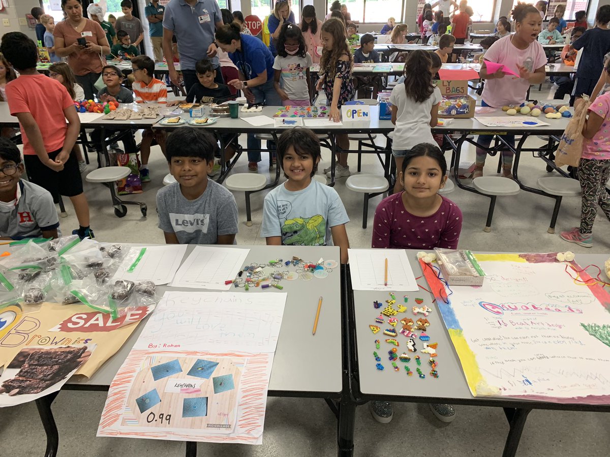 MrsFreeman3rd's tweet photo. Third grade did an amazing job selling their products at the economics fair!! They are so creative! @DCEtrailblazers https://t.co/UIVwjcnHxO